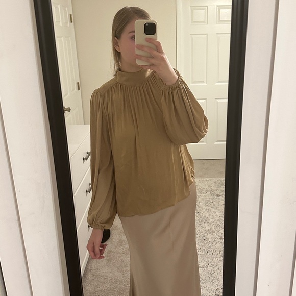 Banana Republic || Satin mock neck billow sleeve blouse - Picture 5 of 8